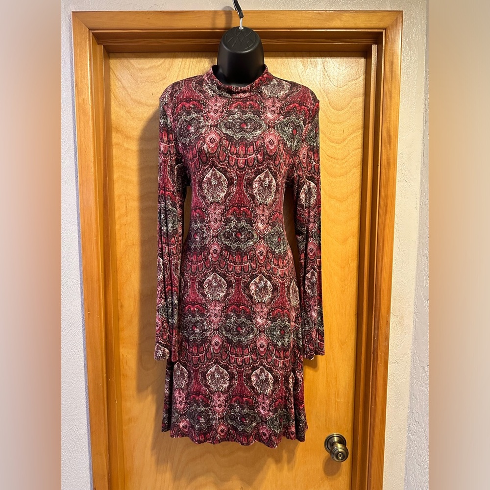 Women’s print light weight stretch fall dress. Size L.